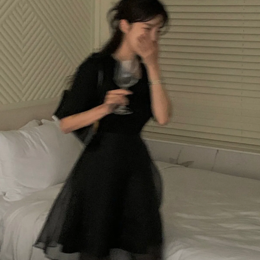 Платье с асимметричной юбкой из органзы и фатина