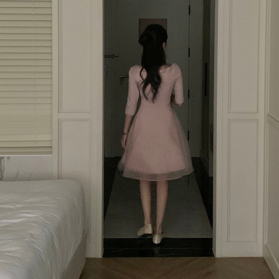 Платье с асимметричной юбкой из органзы и фатина