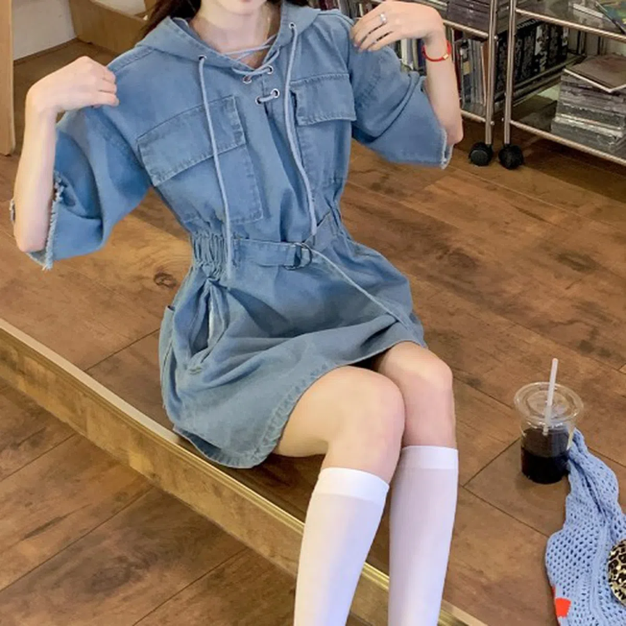 Свободное джинсовое платье с короткими рукавами