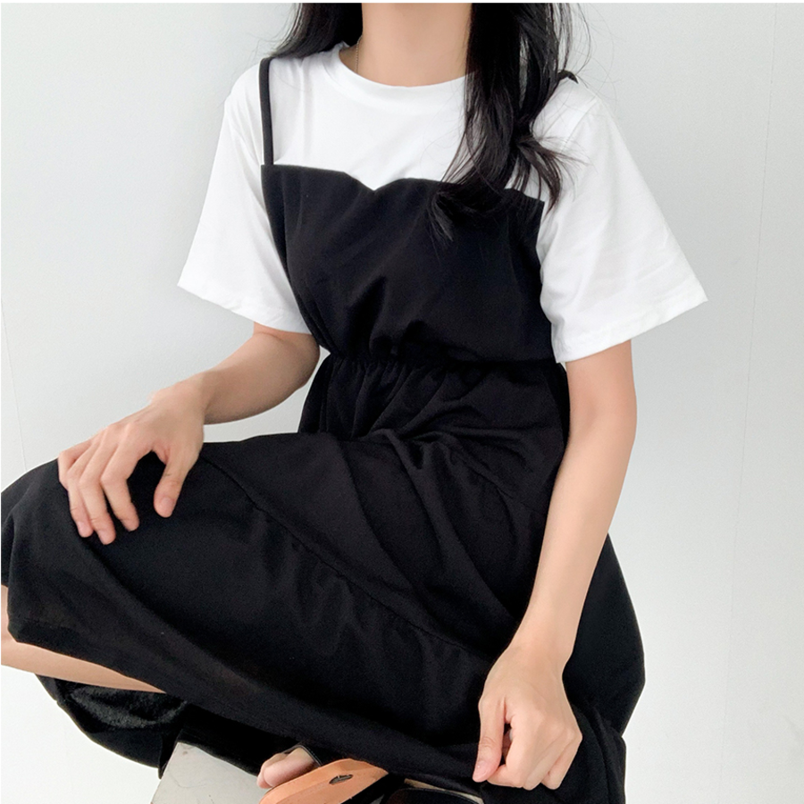 Платье с короткими рукавами и плиссировкой