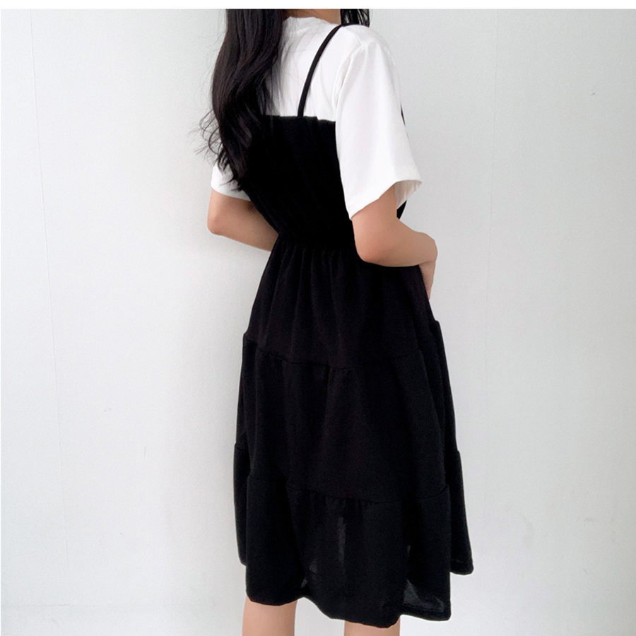 Платье с короткими рукавами и плиссировкой