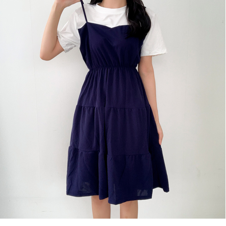 Платье с короткими рукавами и плиссировкой