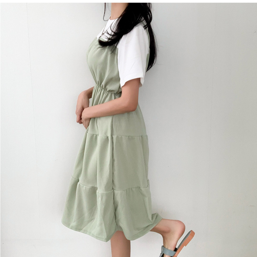 Платье с короткими рукавами и плиссировкой