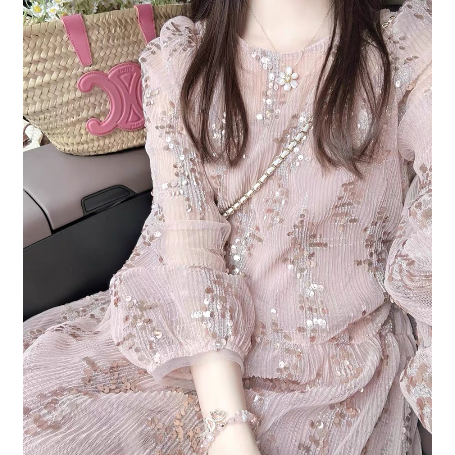 Женственное блестящее платье