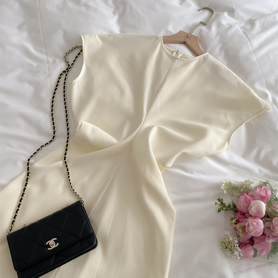 Длинное платье с круглым вырезом и рукавами-реглан