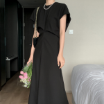 Длинное платье с круглым вырезом и рукавами-реглан