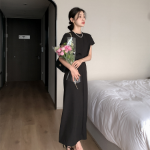 Длинное платье с круглым вырезом и рукавами-реглан