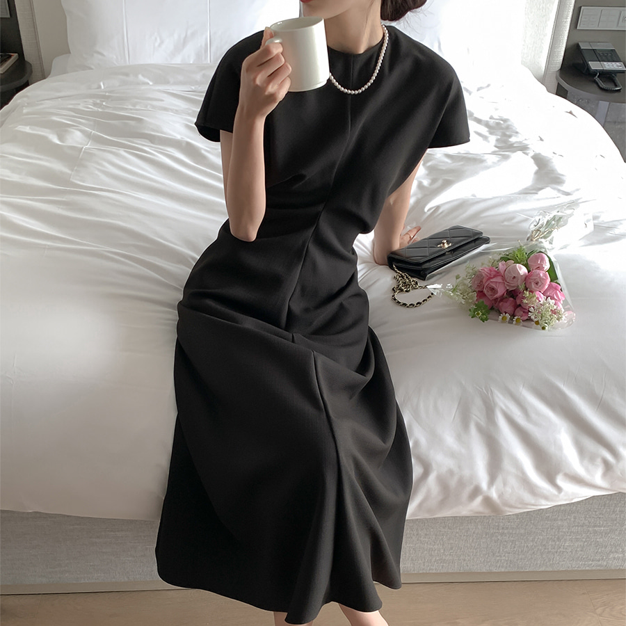 Длинное платье с круглым вырезом и рукавами-реглан