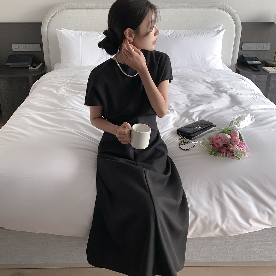 Длинное платье с круглым вырезом и рукавами-реглан