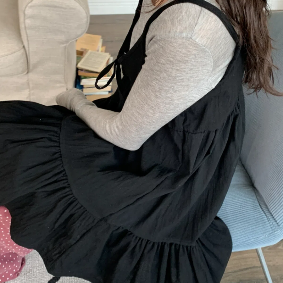 Многослойное мини-платье с оборками и бретелями