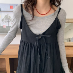 Многослойное мини-платье с оборками и бретелями