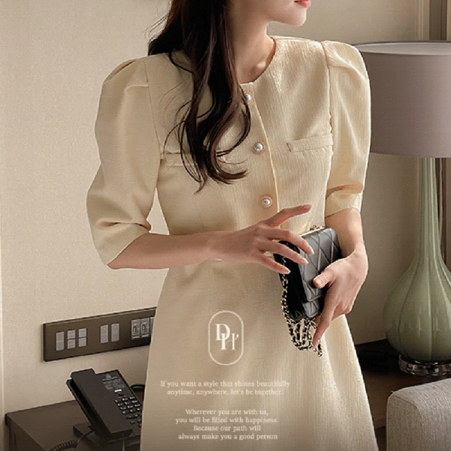 Твидовое длинное платье A-силуэта с жемчужными пуговицами и пышными рукавами “Анар”