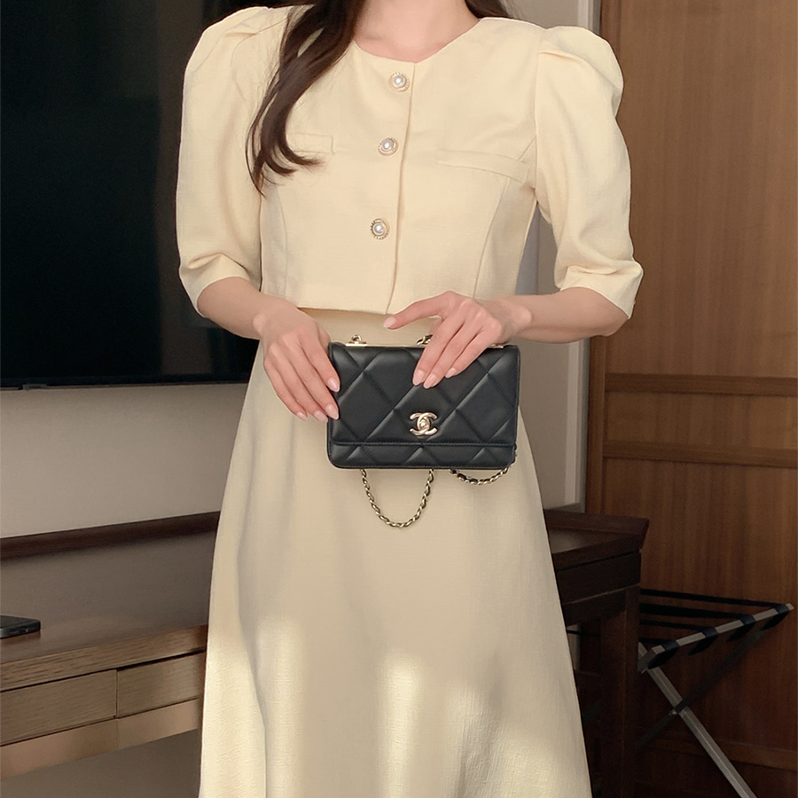 Твидовое длинное платье A-силуэта с жемчужными пуговицами и пышными рукавами “Анар”