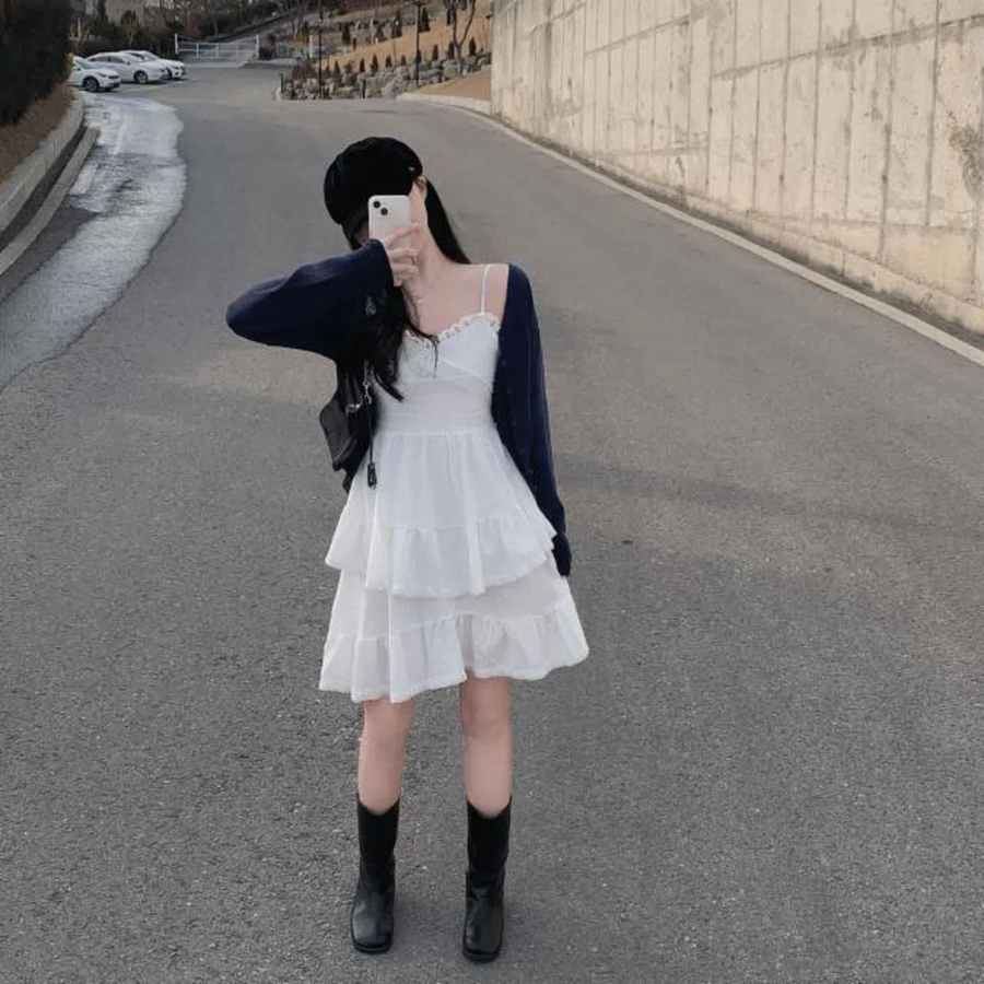 Хлопковое асимметричное миди-платье с кружевом и каскадными оборками