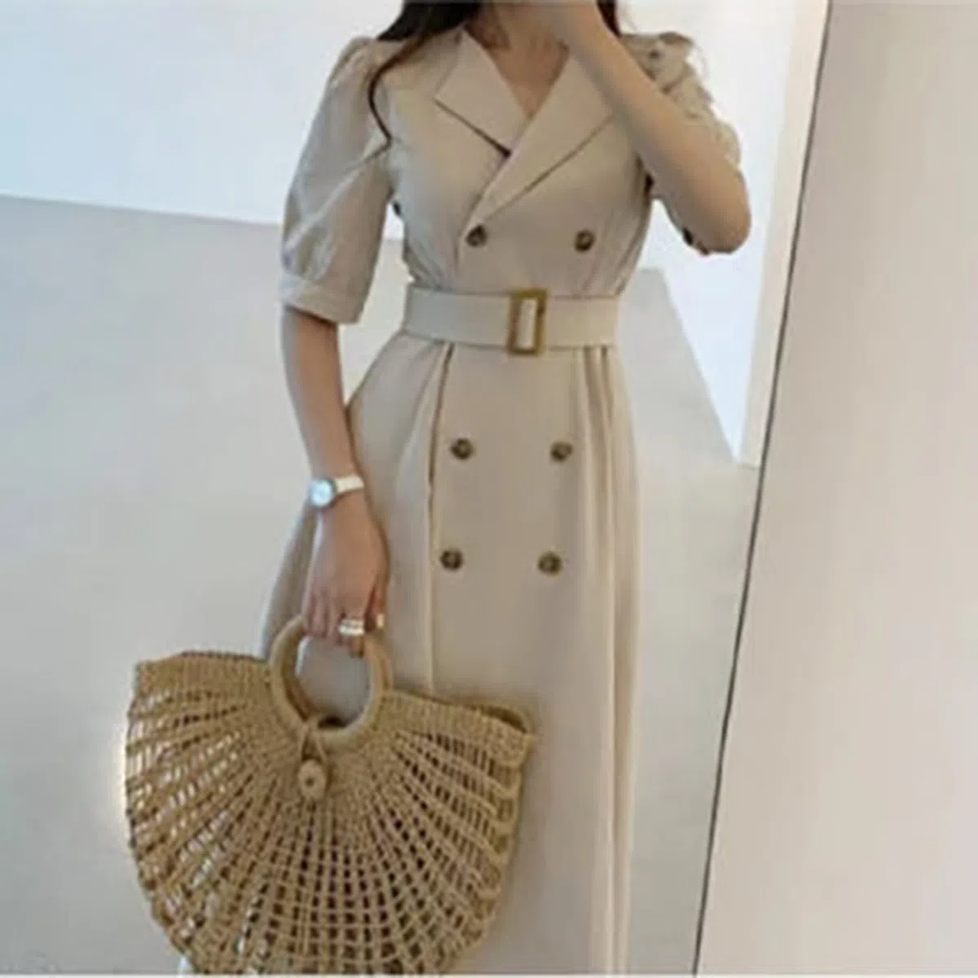 Длинное платье с отложным воротником, пышными рукавами и поясом