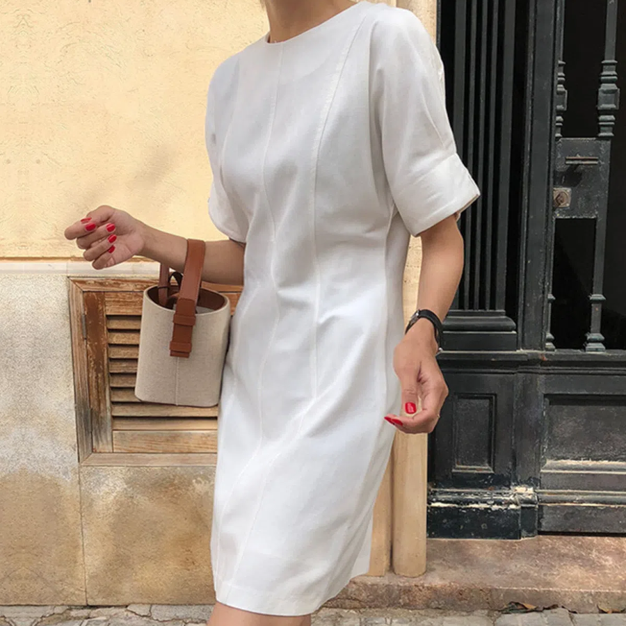 Льняное платье с короткими рукавами