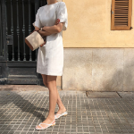 Льняное платье с короткими рукавами