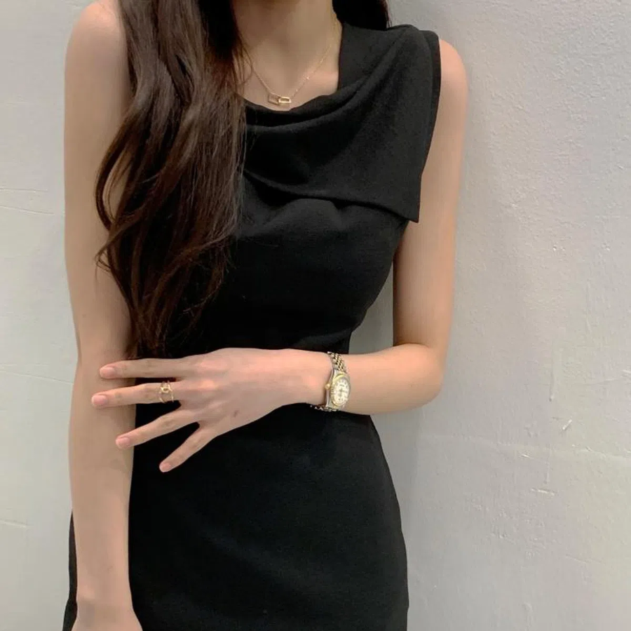 Льняное миди-платье с воротником и приталенным силуэтом