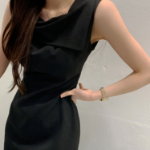 Льняное миди-платье с воротником и приталенным силуэтом