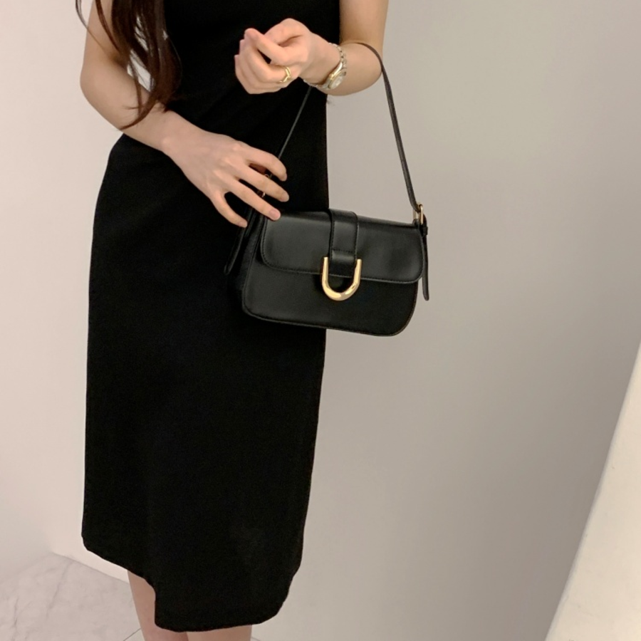 Льняное миди-платье с воротником и приталенным силуэтом