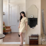 Твидовое мини-платье A-силуэта с круглым вырезом и пуговицами