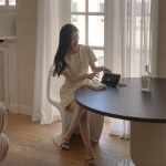 Твидовое мини-платье A-силуэта с круглым вырезом и пуговицами