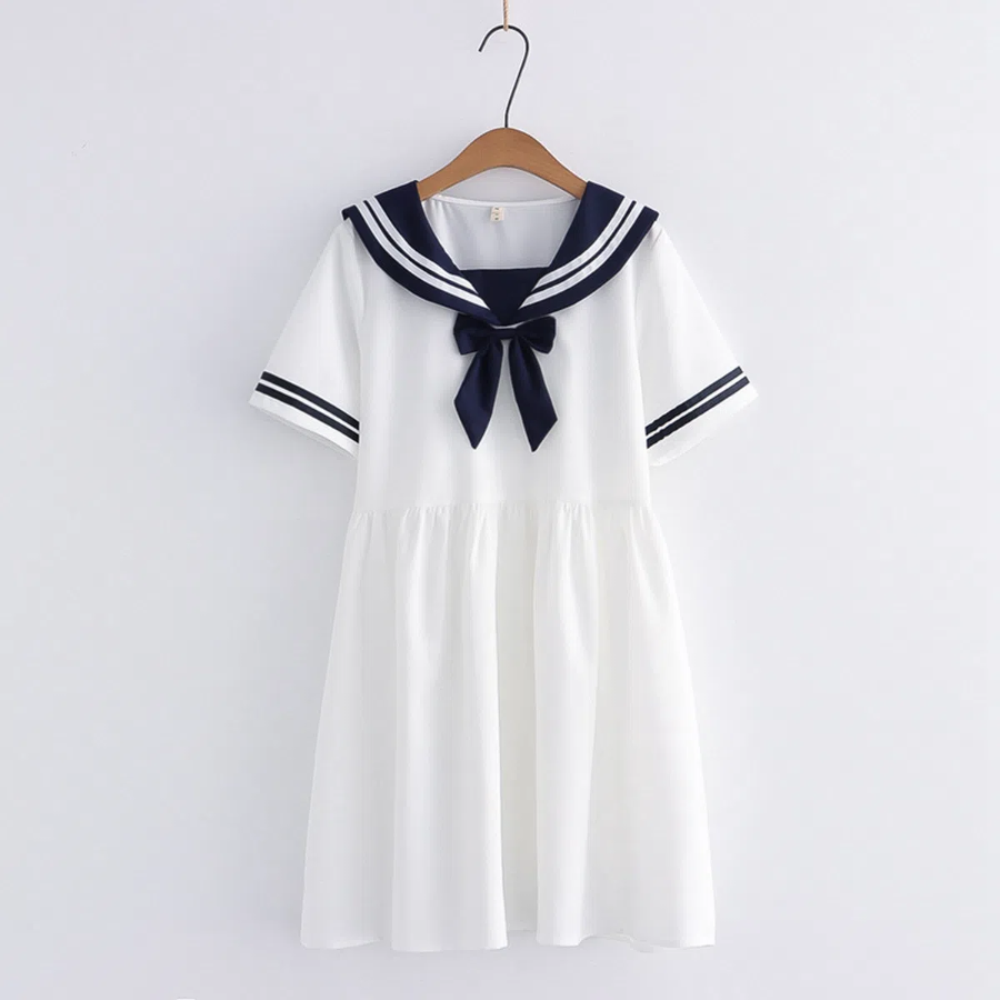 Мини-платье в стиле морской формы с бантом и короткими рукавами