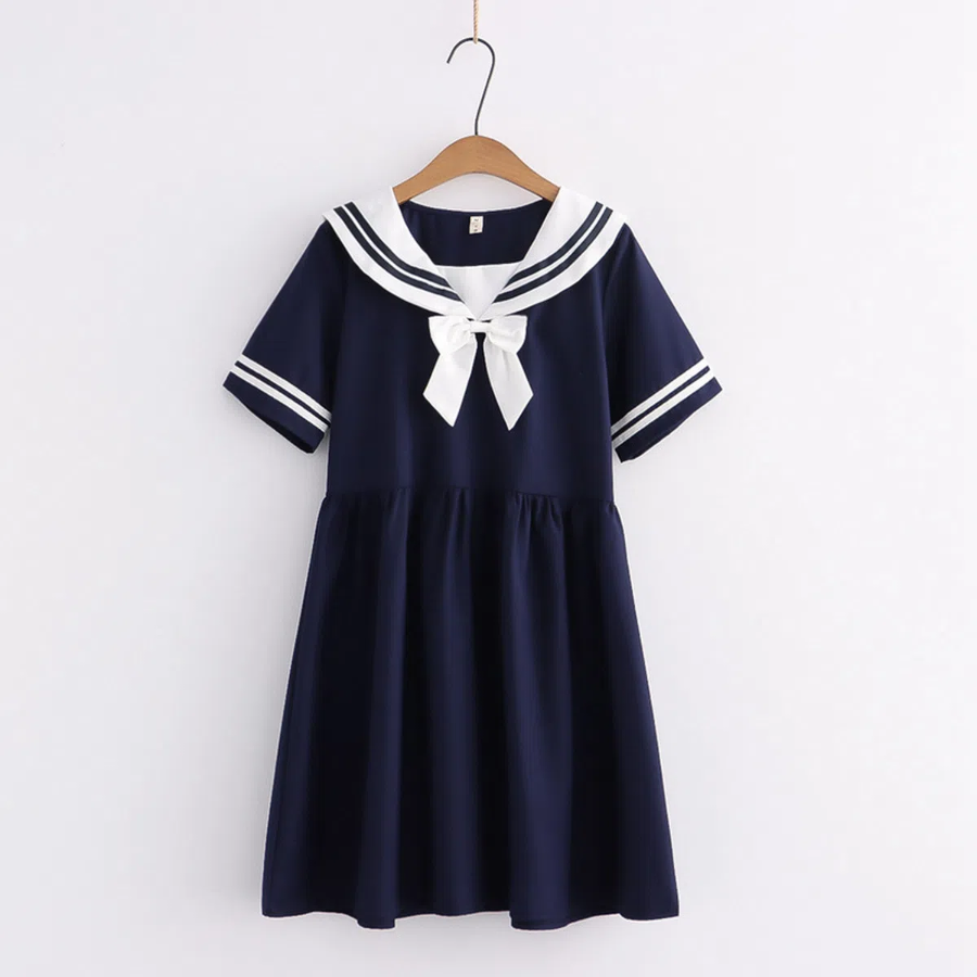 Мини-платье в стиле морской формы с бантом и короткими рукавами