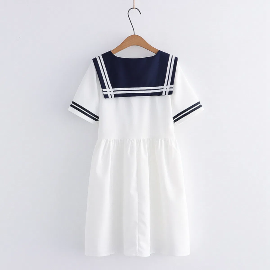 Мини-платье в стиле морской формы с бантом и короткими рукавами