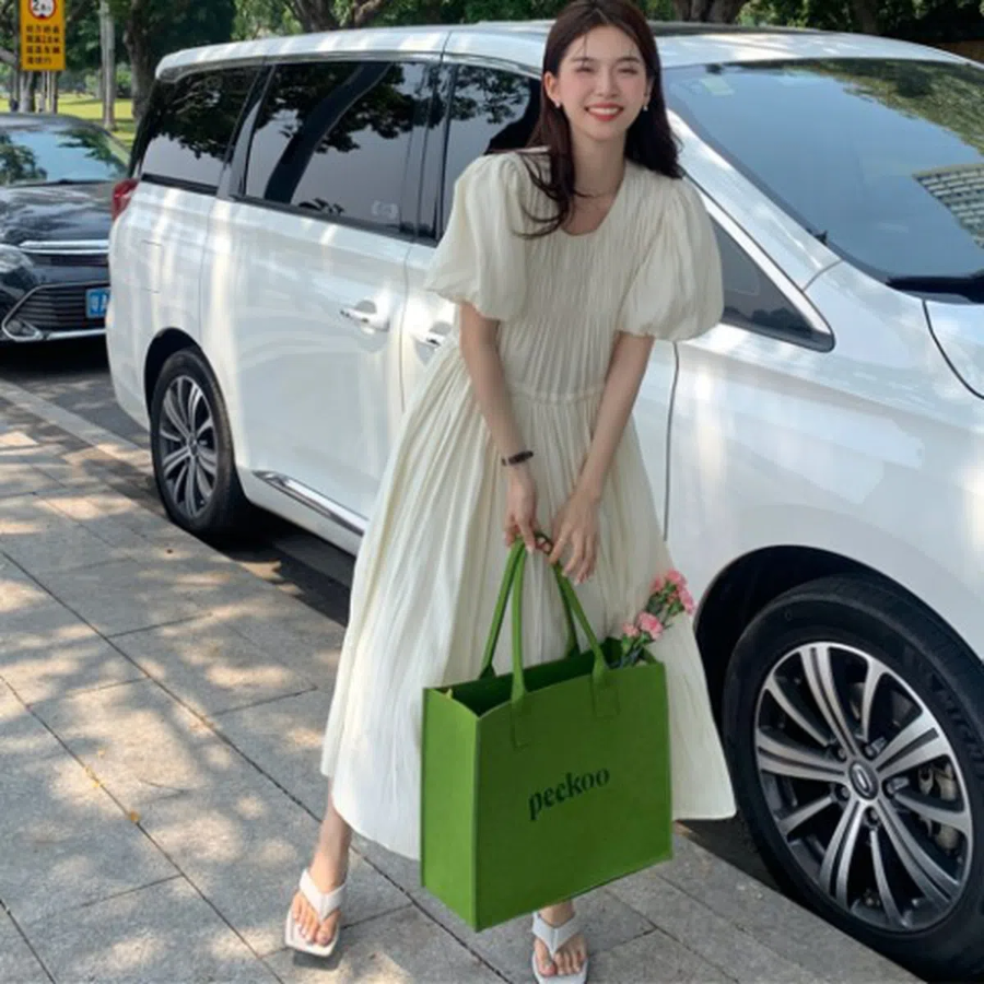 Платье с драпировкой и короткими рукавами