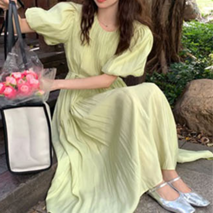 Платье с драпировкой и короткими рукавами