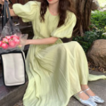 Платье с драпировкой и короткими рукавами