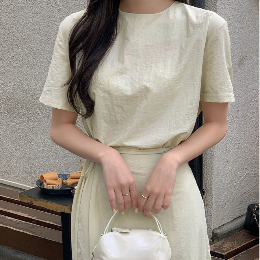 Лёгкое платье с запахом из нейлона для торжественных случаев