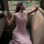 Длинное платье с кружевом и асимметричным кроем