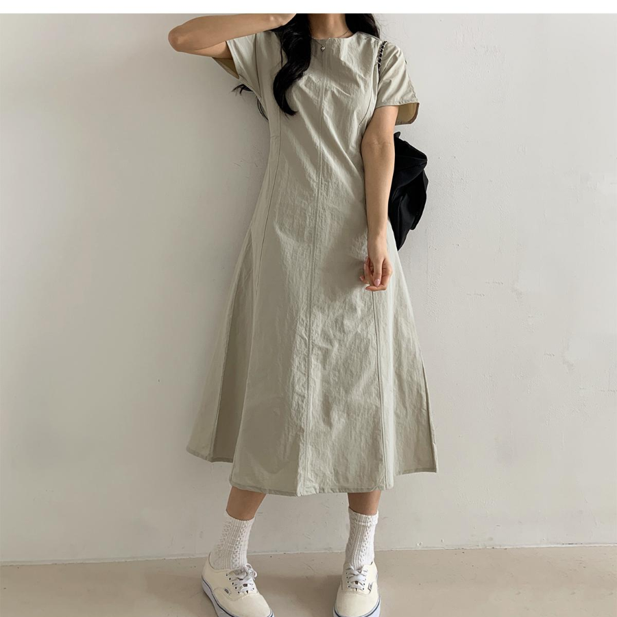 Лёгкое платье из нейлона с задним бантом и карманами