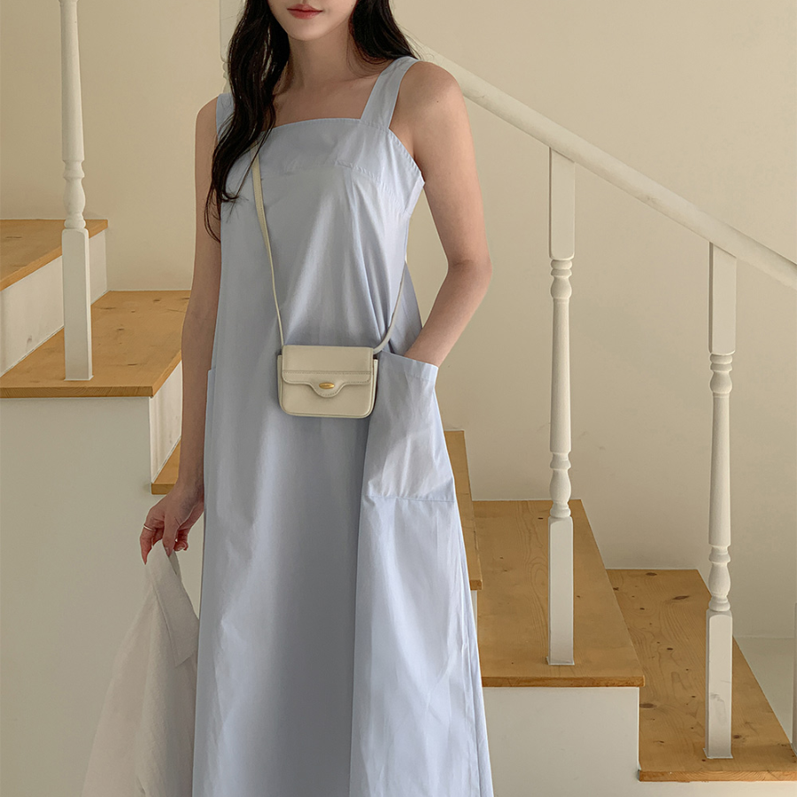 Облегающее хлопковое платье с карманами и бюстье