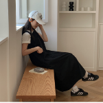 Облегающее хлопковое платье с карманами и бюстье