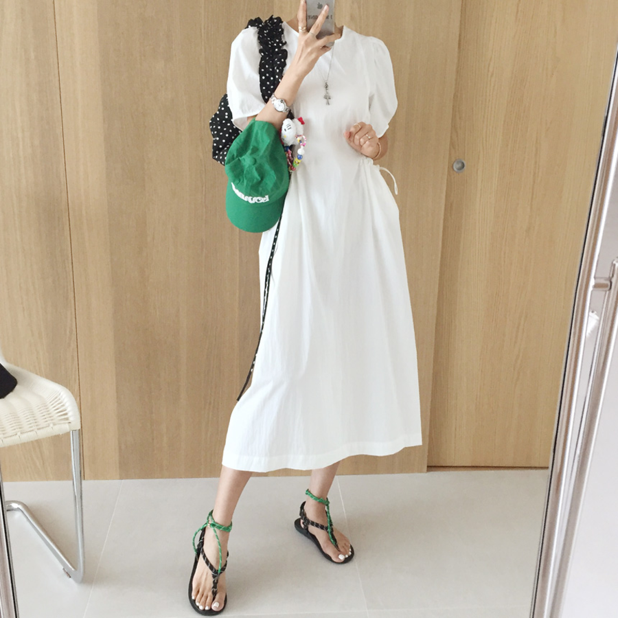 Лёгкое летнее платье с круглым вырезом, пуффовыми рукавами и карманами