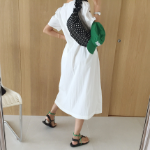 Лёгкое летнее платье с круглым вырезом, пуффовыми рукавами и карманами