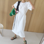 Лёгкое летнее платье с круглым вырезом, пуффовыми рукавами и карманами