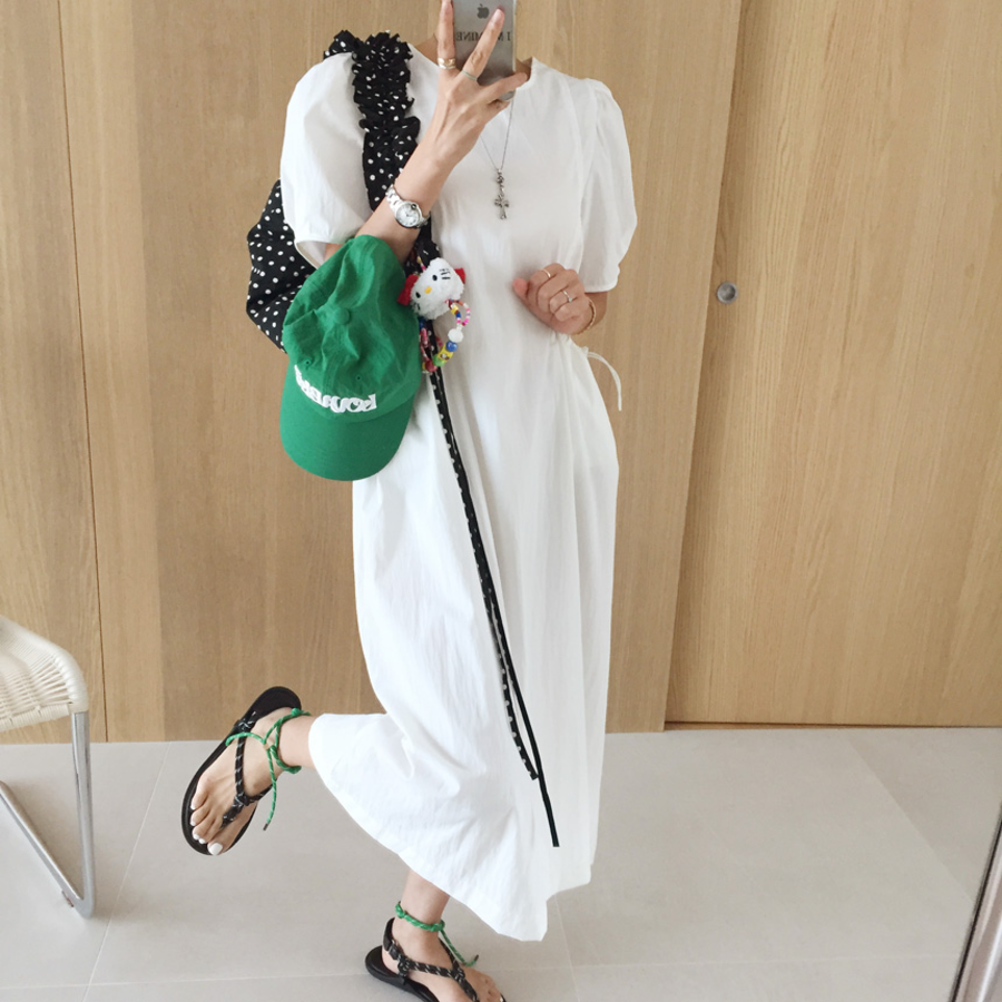 Лёгкое летнее платье с круглым вырезом, пуффовыми рукавами и карманами