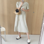 Лёгкое летнее платье с круглым вырезом, пуффовыми рукавами и карманами