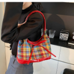 Vintage Lovers' Pick Tote — яркая сумка с винтажным характером и кички-обаянием