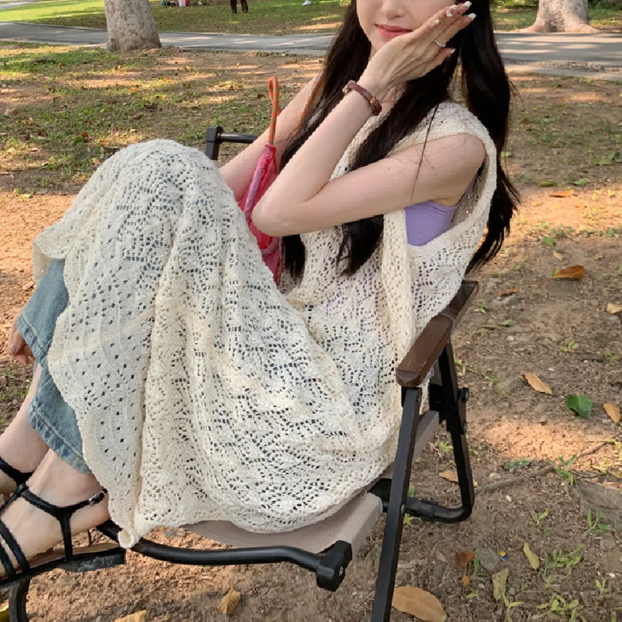 Полупрозрачное вязаное длинное платье с разрезом сзади