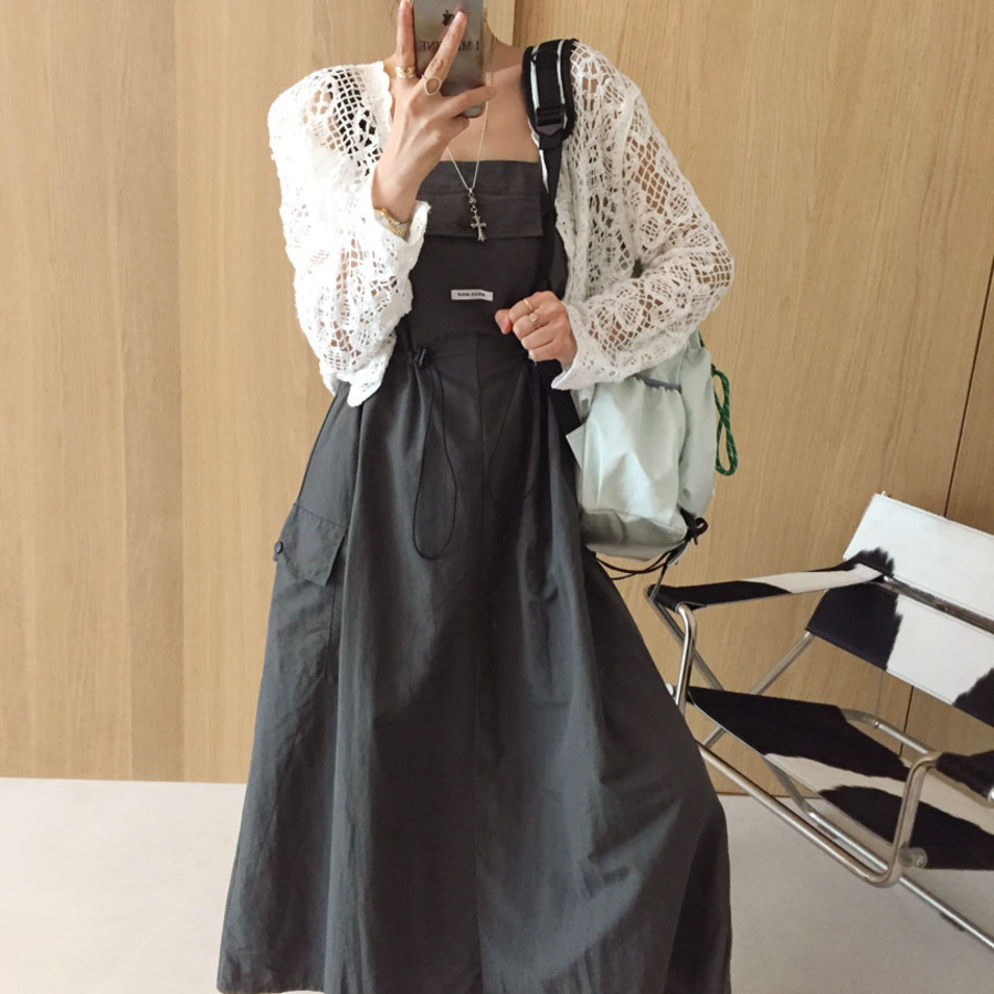 Летний A-силуэтный сарафан с поясом и накладными карманами