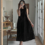 Льняное миди-платье для отпуска в тёплых странах