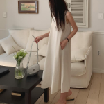 Льняное миди-платье для отпуска в тёплых странах