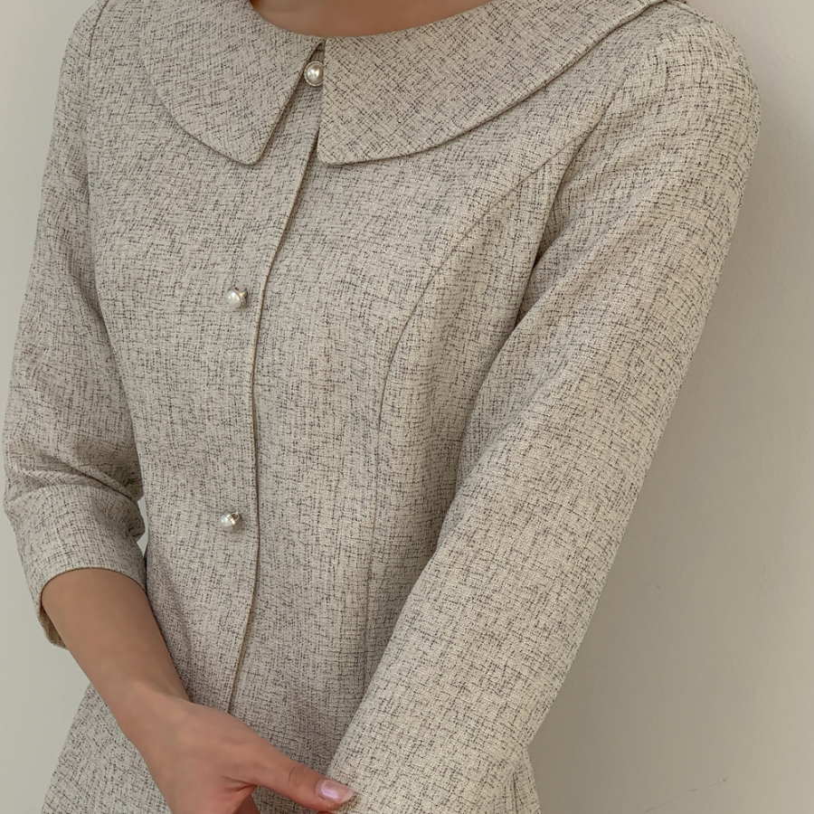 Твидовое платье в клетку с жемчужными пуговицами