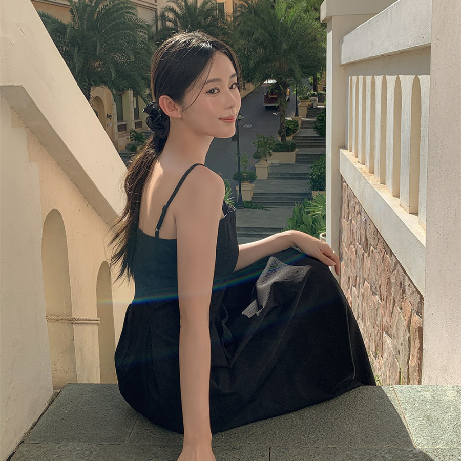 Летнее платье-бюстье с пинтами