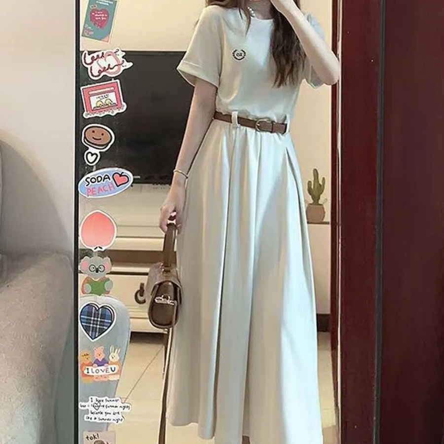 Длинное платье с короткими рукавами